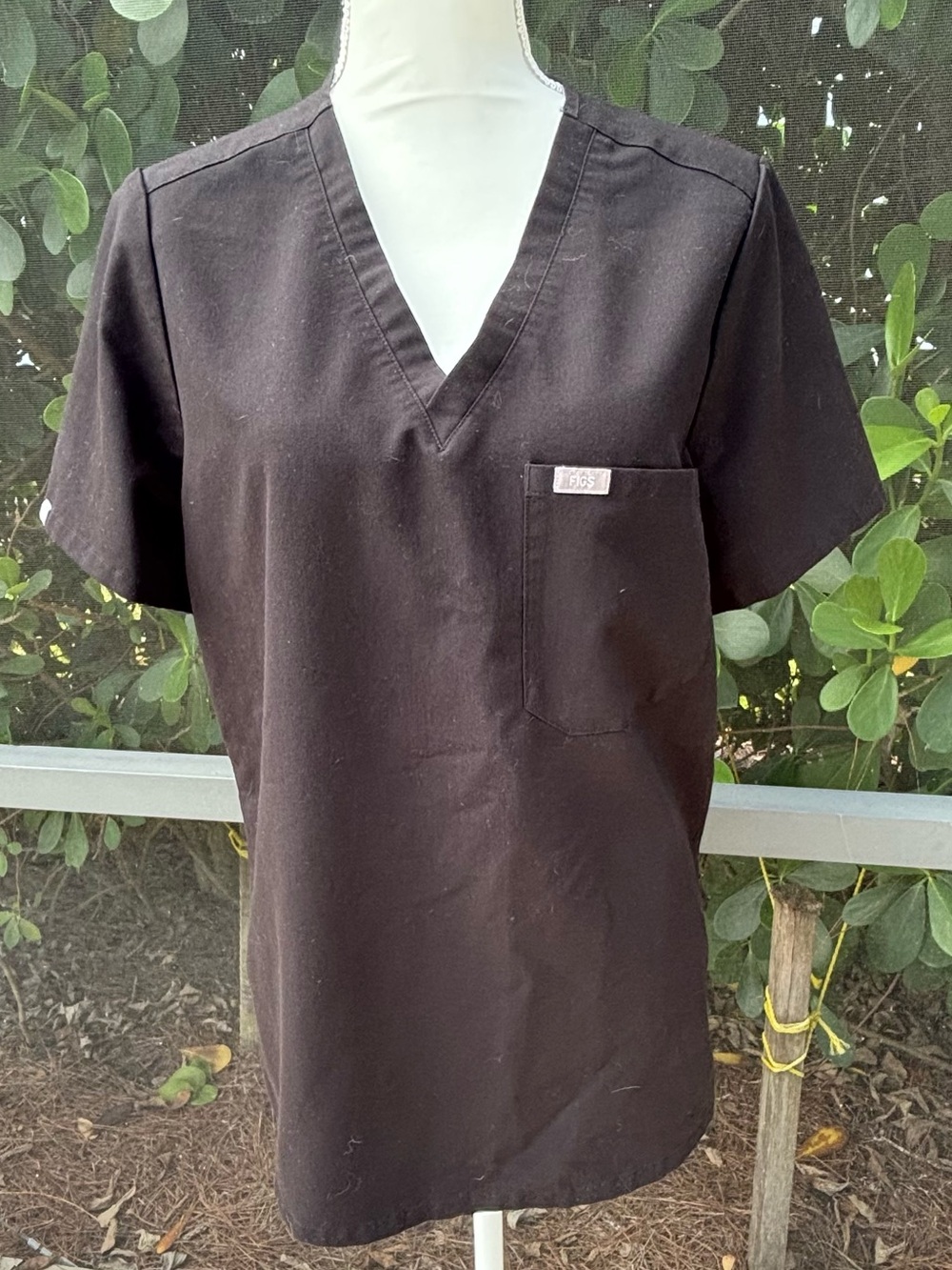 FIGS Catarina Scrub Top L Black V-Neck Medical Uniform, Excellent condition